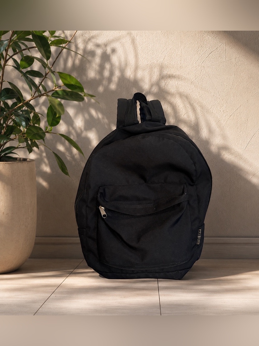 Black basic backpack - Picture 2 of 6